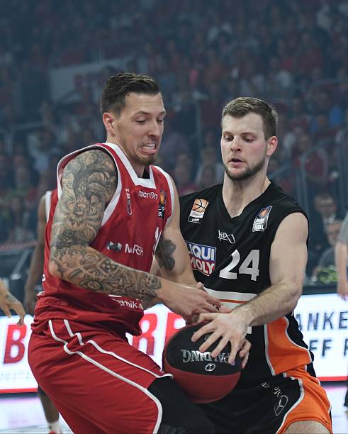 场比赛中展 场比赛中展