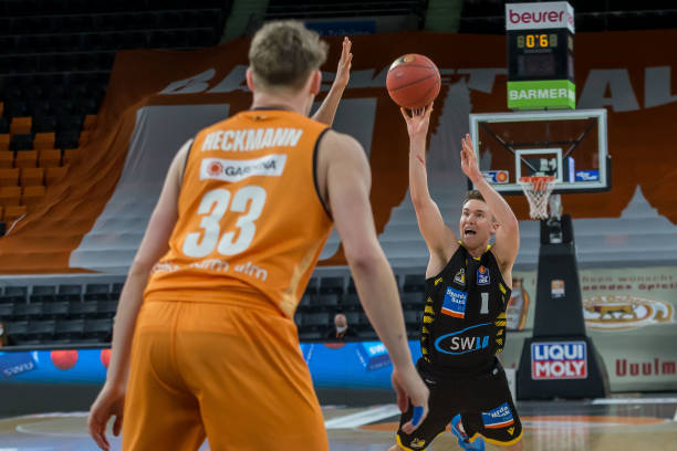 但在塞维利 但在塞维利